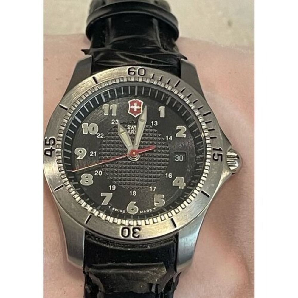 Vintage Swiss Army 90's Ladies Black Date Dial Leather Band Watch